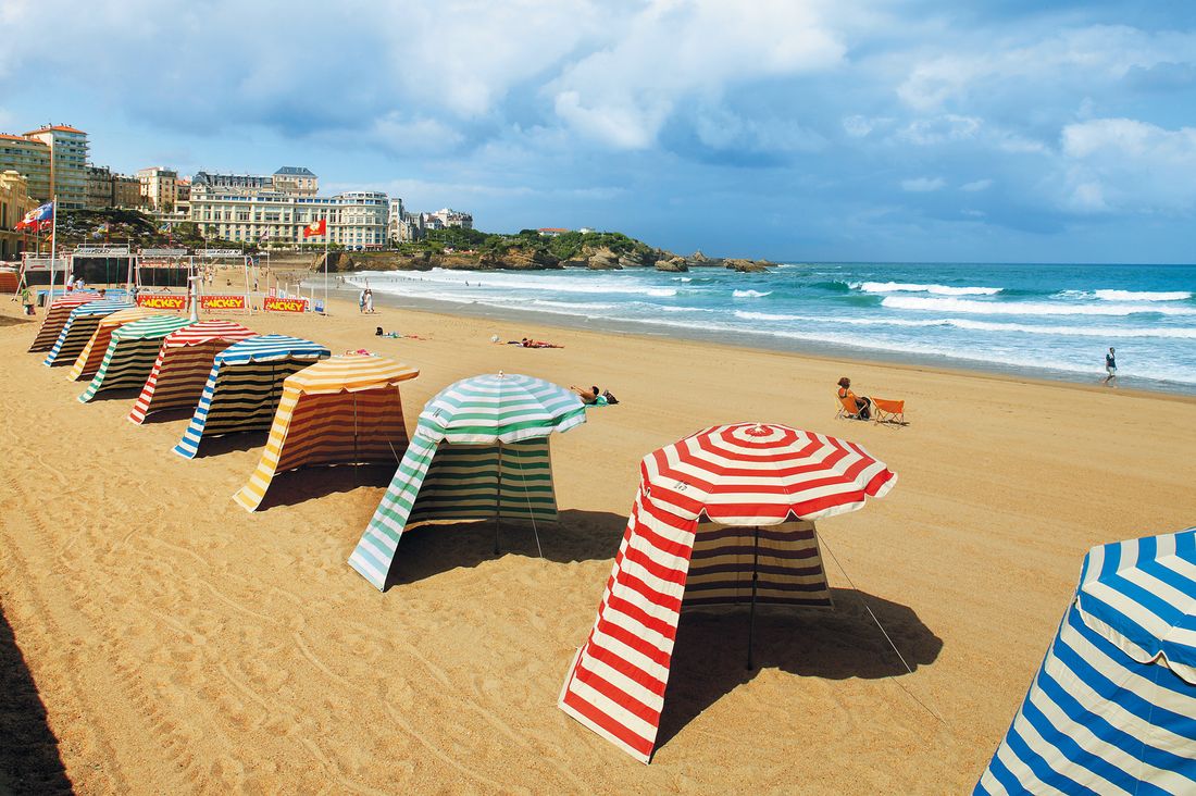 Strandkörbe in Biarritz, Frankreich